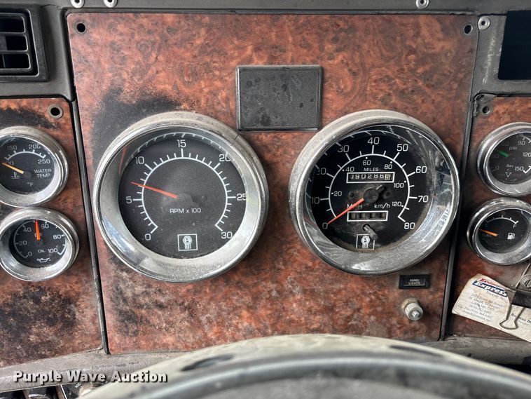 image for item EA4807 2005 Kenworth T600 semi truck