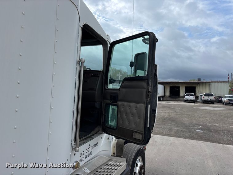 image for item EA4807 2005 Kenworth T600 semi truck