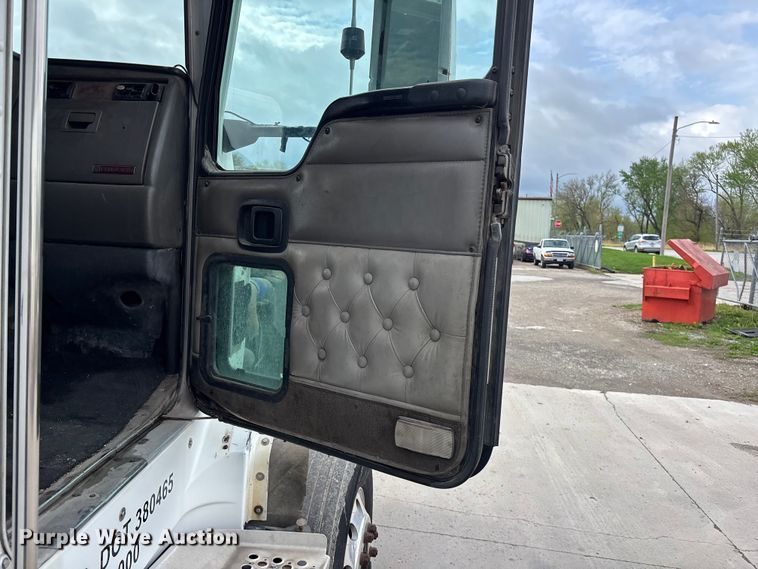 image for item EA4807 2005 Kenworth T600 semi truck