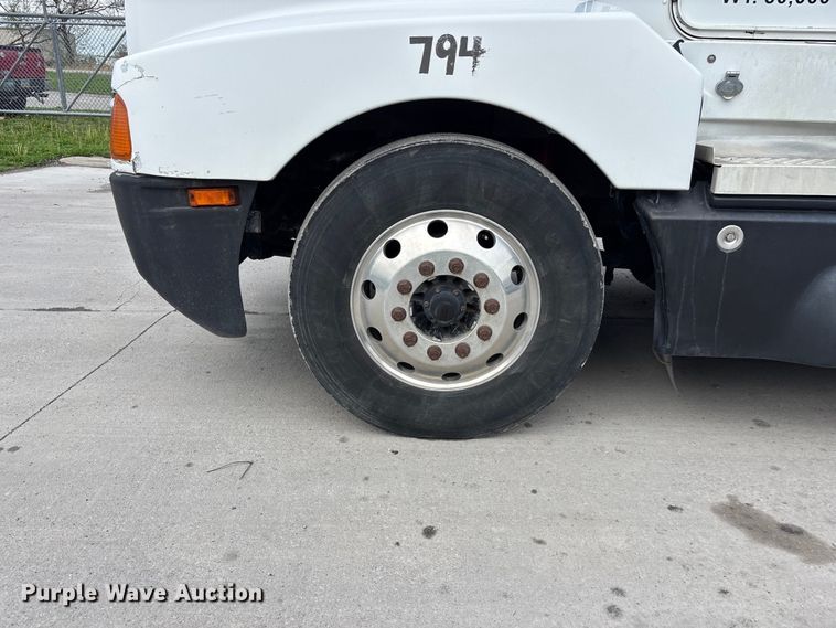 image for item EA4807 2005 Kenworth T600 semi truck