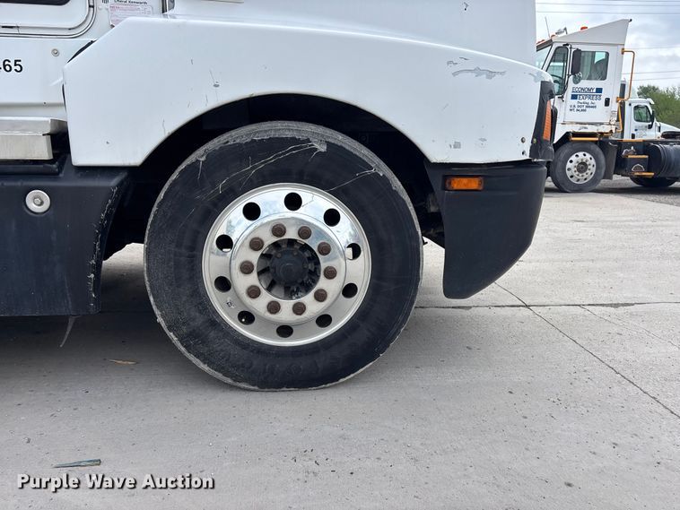 image for item EA4807 2005 Kenworth T600 semi truck