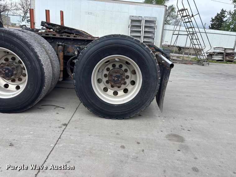 image for item EA4807 2005 Kenworth T600 semi truck