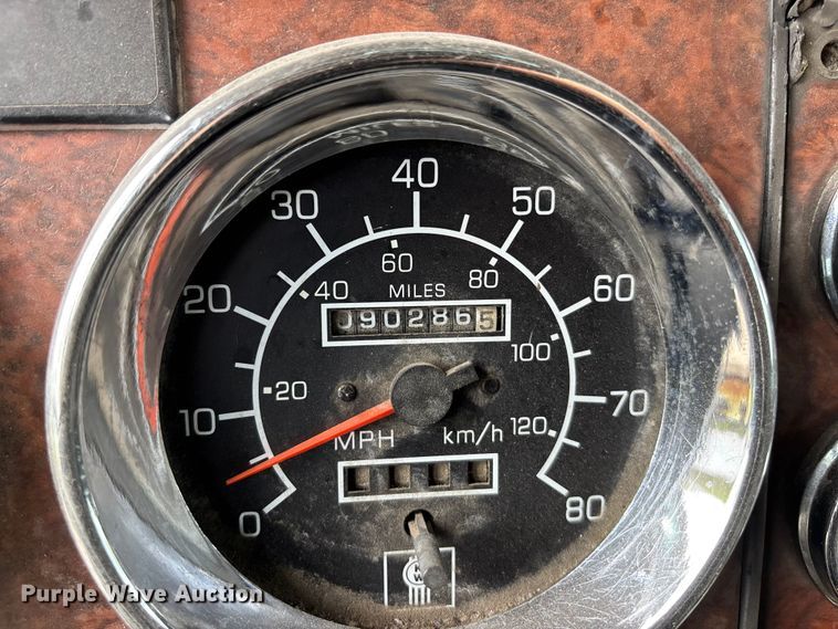 image for item EA4807 2005 Kenworth T600 semi truck