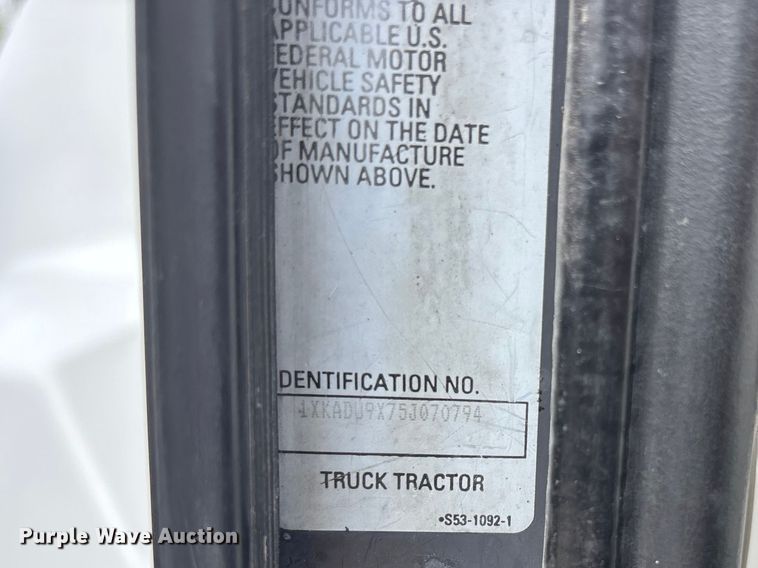 image for item EA4807 2005 Kenworth T600 semi truck