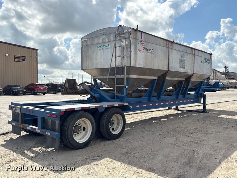 image for item EA7259 2010 Behnke Enterprises fertilizer delivery trailer