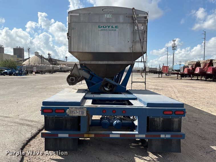 image for item EA7259 2010 Behnke Enterprises fertilizer delivery trailer