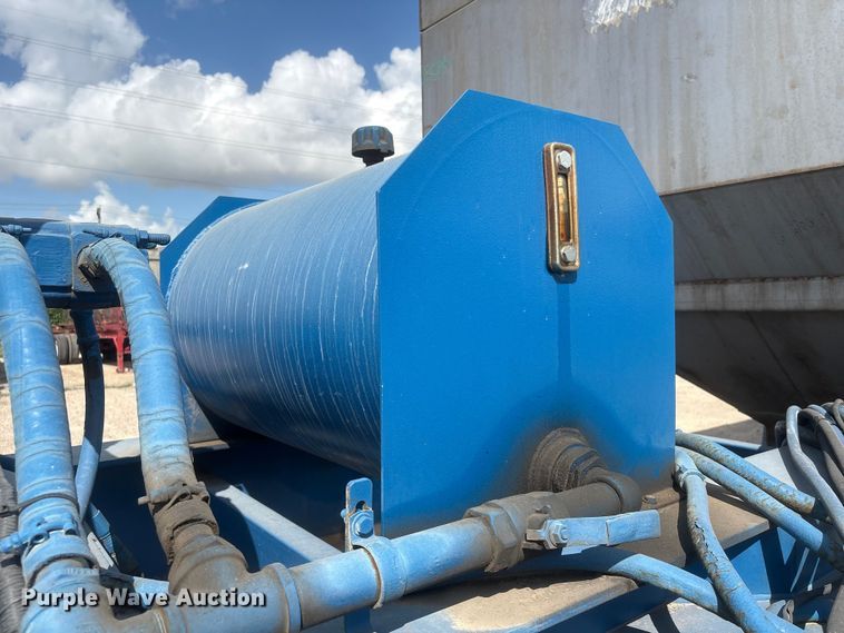 image for item EA7259 2010 Behnke Enterprises fertilizer delivery trailer