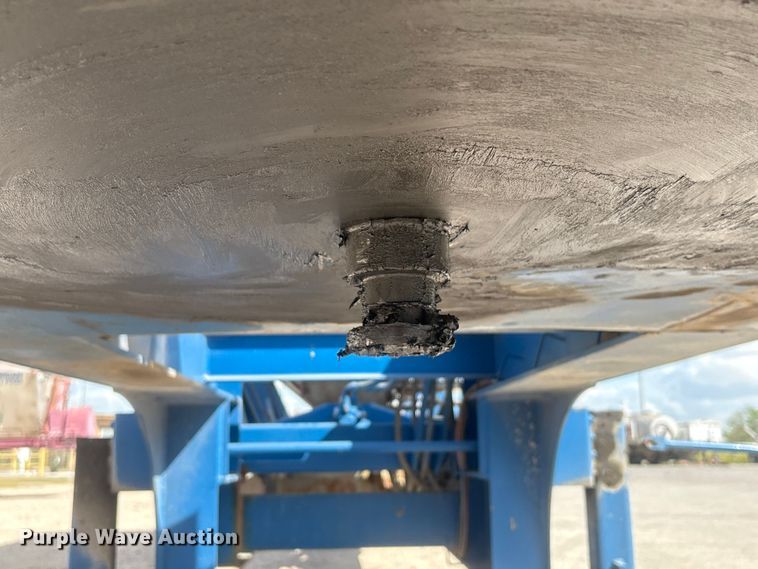 image for item EA7259 2010 Behnke Enterprises fertilizer delivery trailer