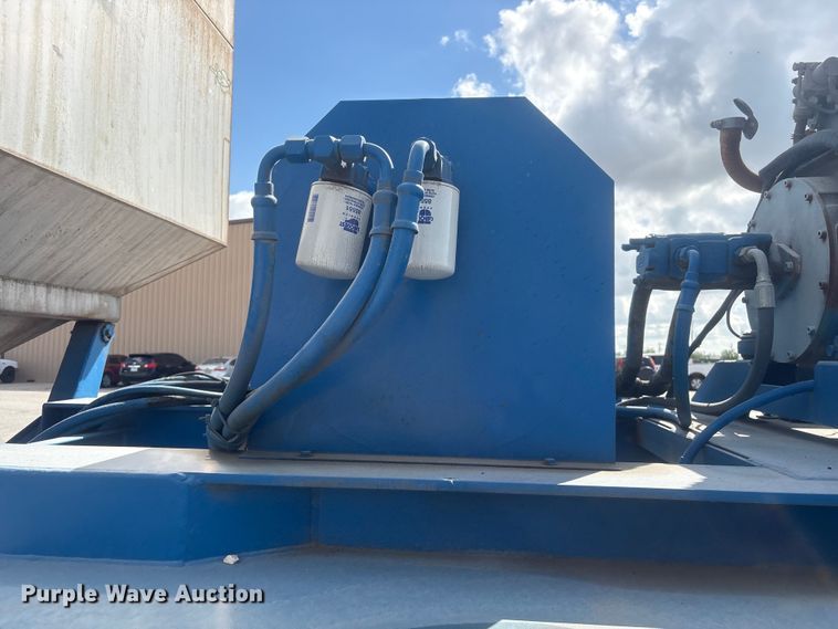 image for item EA7259 2010 Behnke Enterprises fertilizer delivery trailer