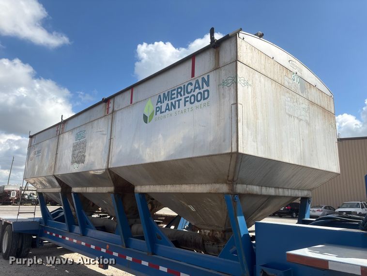 image for item EA7259 2010 Behnke Enterprises fertilizer delivery trailer