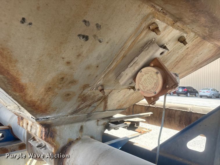 image for item EA7259 2010 Behnke Enterprises fertilizer delivery trailer