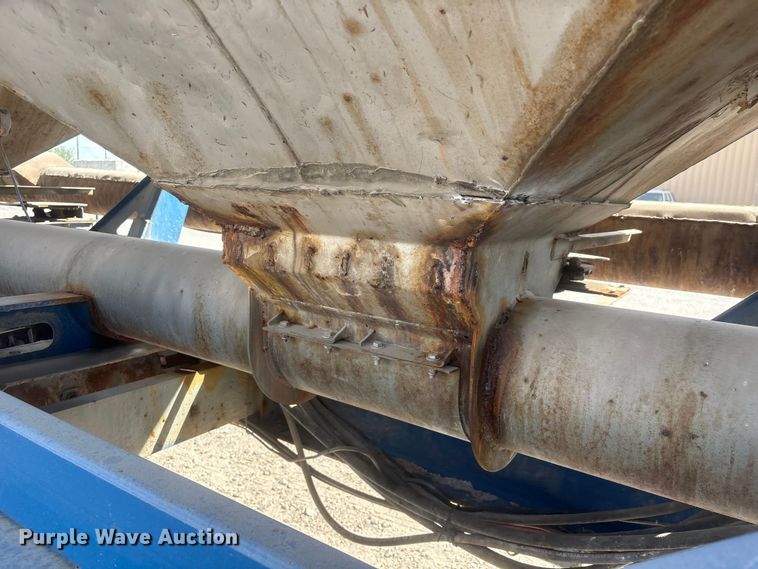 image for item EA7259 2010 Behnke Enterprises fertilizer delivery trailer