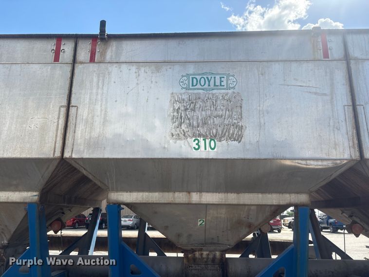 image for item EA7259 2010 Behnke Enterprises fertilizer delivery trailer