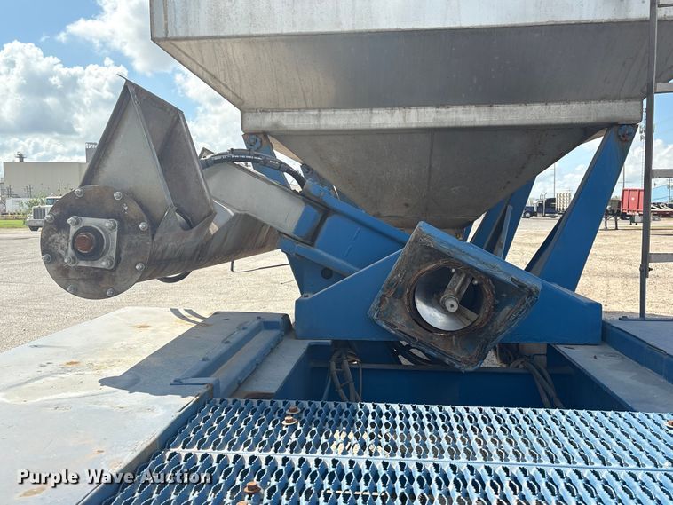 image for item EA7259 2010 Behnke Enterprises fertilizer delivery trailer