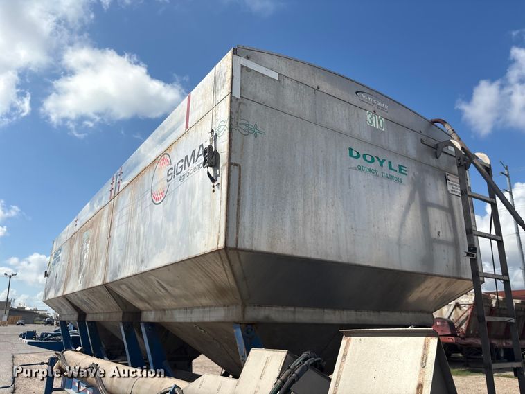 image for item EA7259 2010 Behnke Enterprises fertilizer delivery trailer