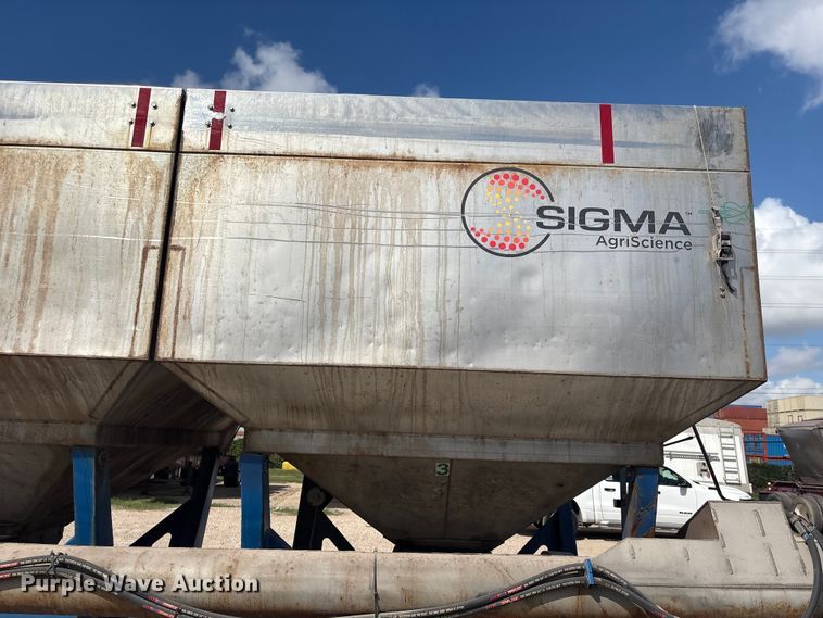 image for item EA7259 2010 Behnke Enterprises fertilizer delivery trailer