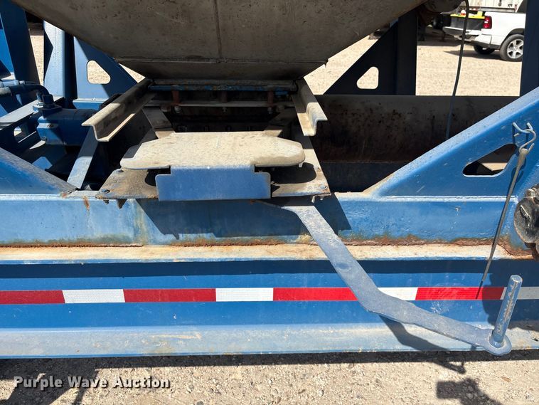 image for item EA7259 2010 Behnke Enterprises fertilizer delivery trailer
