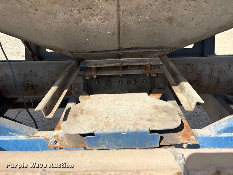 image for item EA7259 2010 Behnke Enterprises fertilizer delivery trailer