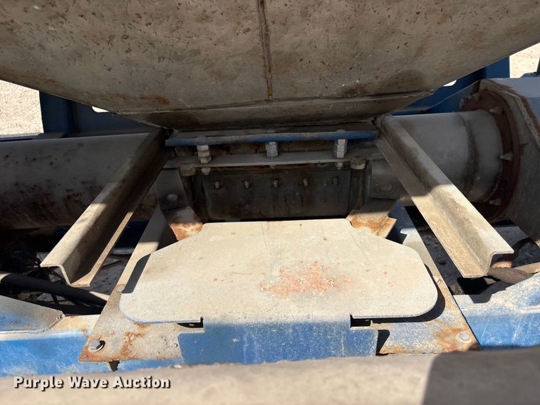 image for item EA7259 2010 Behnke Enterprises fertilizer delivery trailer