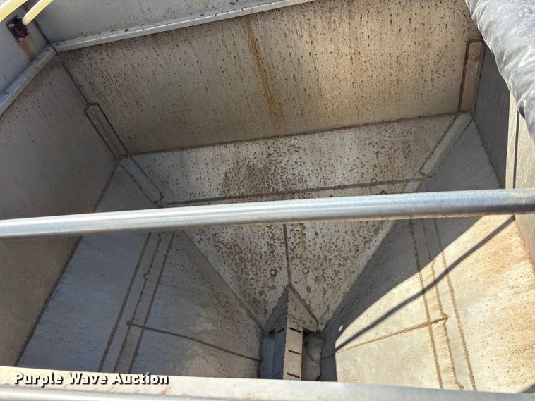 image for item EA7259 2010 Behnke Enterprises fertilizer delivery trailer