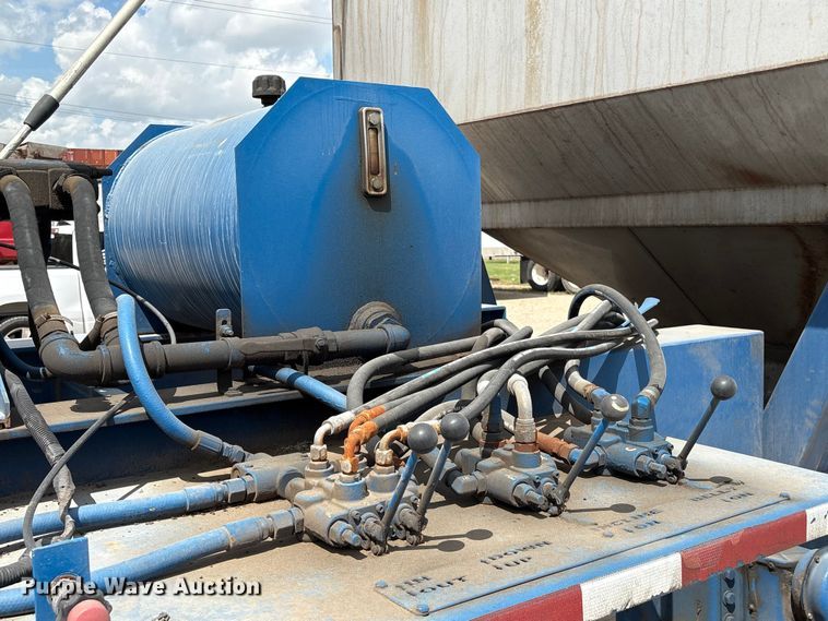 image for item EA7260 2012 Behnke Enterprises fertilizer delivery trailer