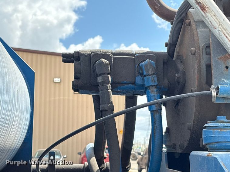 image for item EA7260 2012 Behnke Enterprises fertilizer delivery trailer