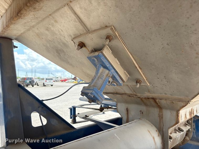 image for item EA7260 2012 Behnke Enterprises fertilizer delivery trailer