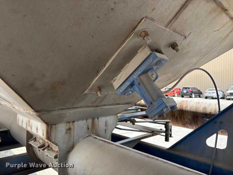 image for item EA7260 2012 Behnke Enterprises fertilizer delivery trailer