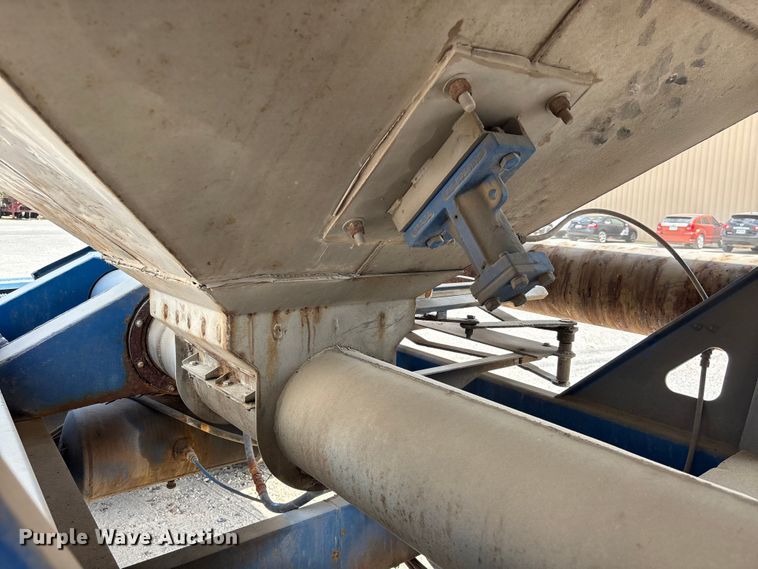 image for item EA7260 2012 Behnke Enterprises fertilizer delivery trailer