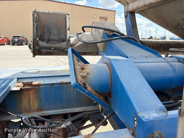 image for item EA7260 2012 Behnke Enterprises fertilizer delivery trailer