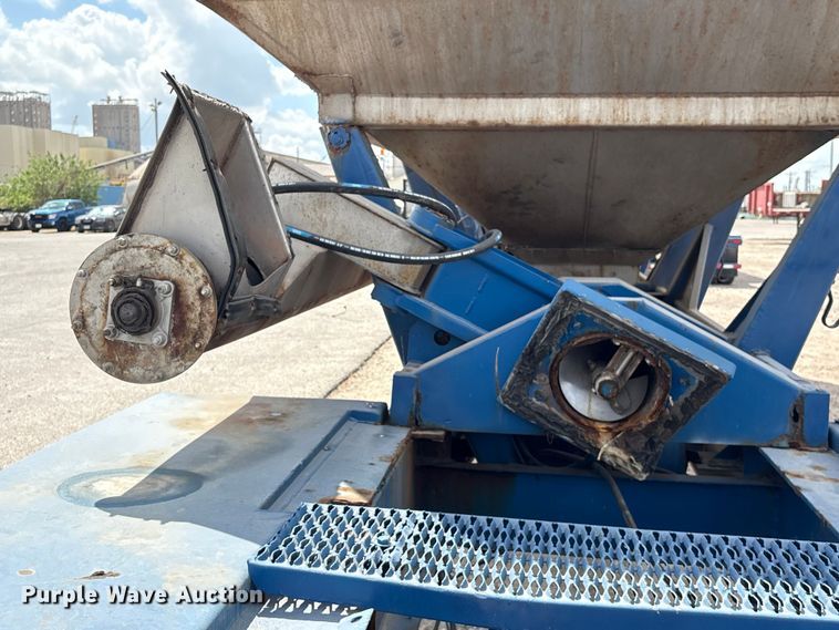 image for item EA7260 2012 Behnke Enterprises fertilizer delivery trailer