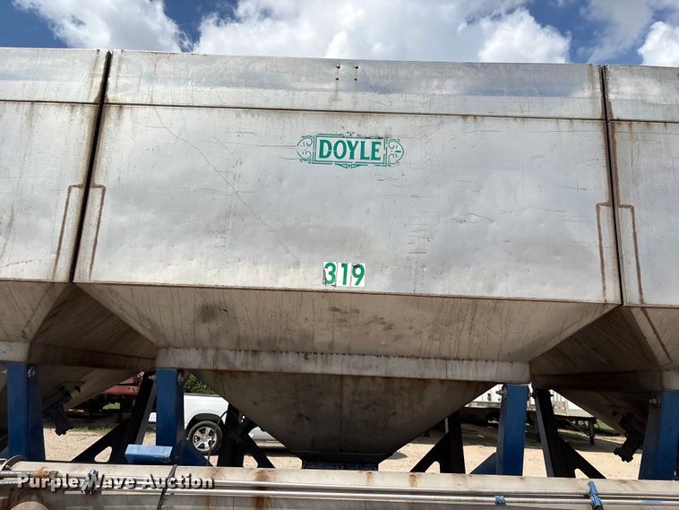 image for item EA7260 2012 Behnke Enterprises fertilizer delivery trailer