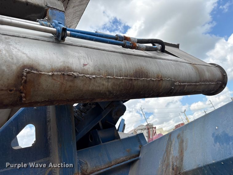 image for item EA7260 2012 Behnke Enterprises fertilizer delivery trailer