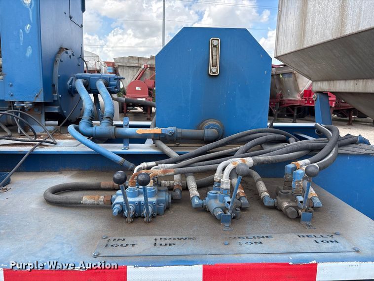 image for item EA7261 2012 Behnke Enterprises fertilizer delivery trailer