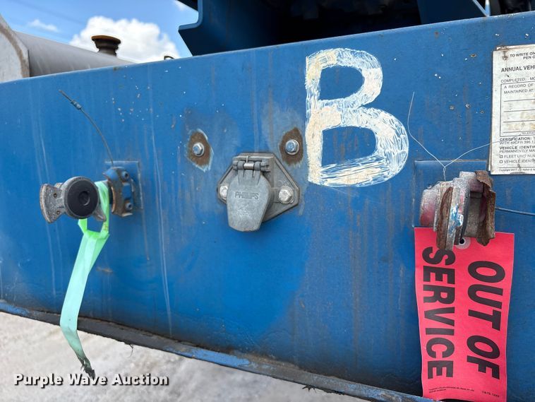 image for item EA7261 2012 Behnke Enterprises fertilizer delivery trailer