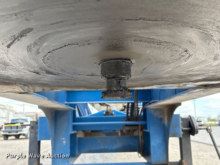 image for item EA7261 2012 Behnke Enterprises fertilizer delivery trailer