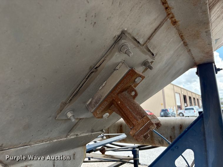 image for item EA7261 2012 Behnke Enterprises fertilizer delivery trailer