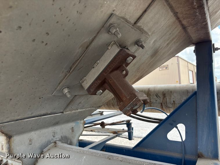 image for item EA7261 2012 Behnke Enterprises fertilizer delivery trailer