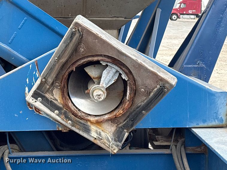 image for item EA7261 2012 Behnke Enterprises fertilizer delivery trailer