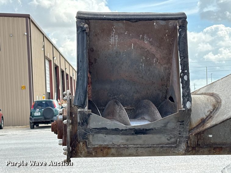 image for item EA7261 2012 Behnke Enterprises fertilizer delivery trailer