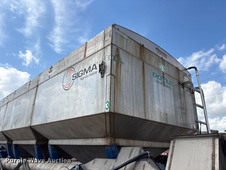 image for item EA7261 2012 Behnke Enterprises fertilizer delivery trailer