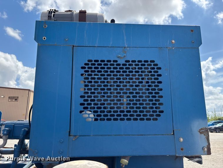 image for item EA7261 2012 Behnke Enterprises fertilizer delivery trailer