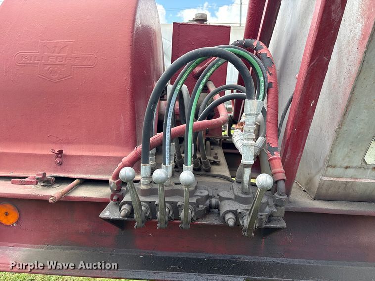 image for item EA7262 1979 Killebrew fertilizer delivery trailer