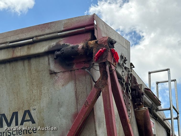 image for item EA7262 1979 Killebrew fertilizer delivery trailer