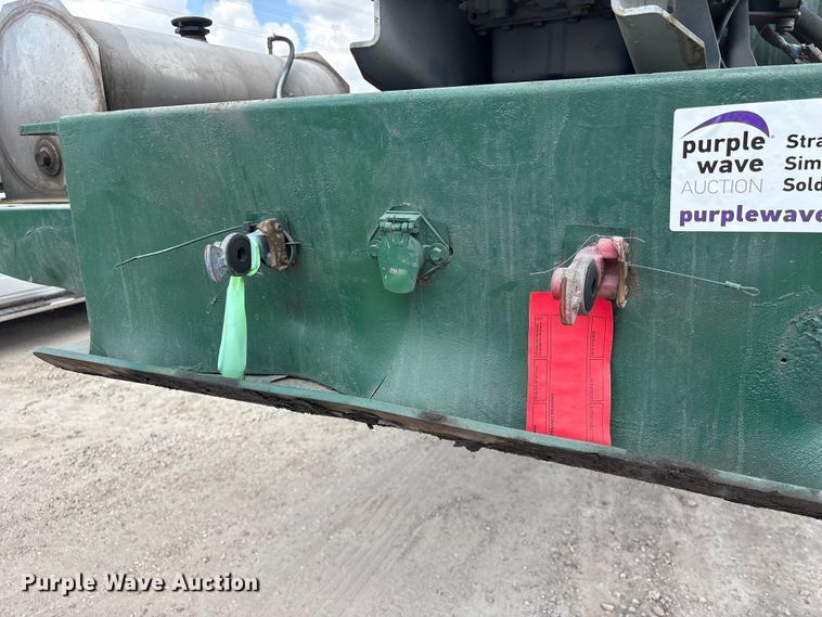 image for item EA7263 2013 Behnke Enterprises fertilizer delivery trailer