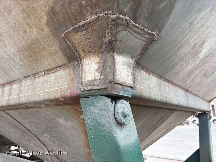 image for item EA7263 2013 Behnke Enterprises fertilizer delivery trailer