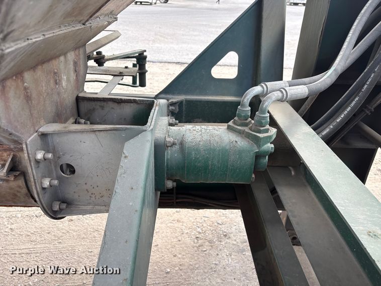 image for item EA7263 2013 Behnke Enterprises fertilizer delivery trailer