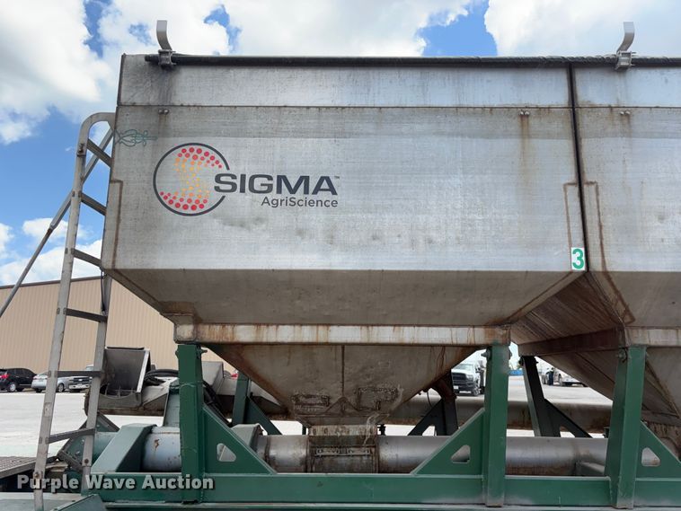 image for item EA7263 2013 Behnke Enterprises fertilizer delivery trailer