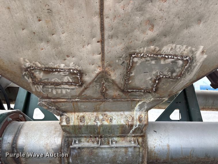 image for item EA7263 2013 Behnke Enterprises fertilizer delivery trailer