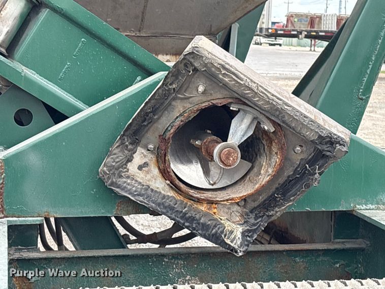 image for item EA7263 2013 Behnke Enterprises fertilizer delivery trailer